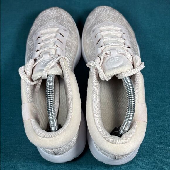 Size 11 - Women’s Nike Renew Serenity Run pink shoes - Picture 7 of 9